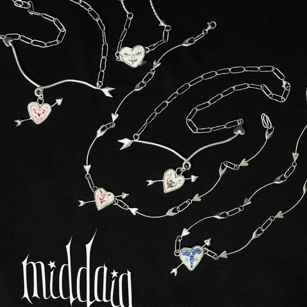 Retro Necklace With One Arrow Through The Heart Personality Pattern Paper Clip Chain 18K Color Retention