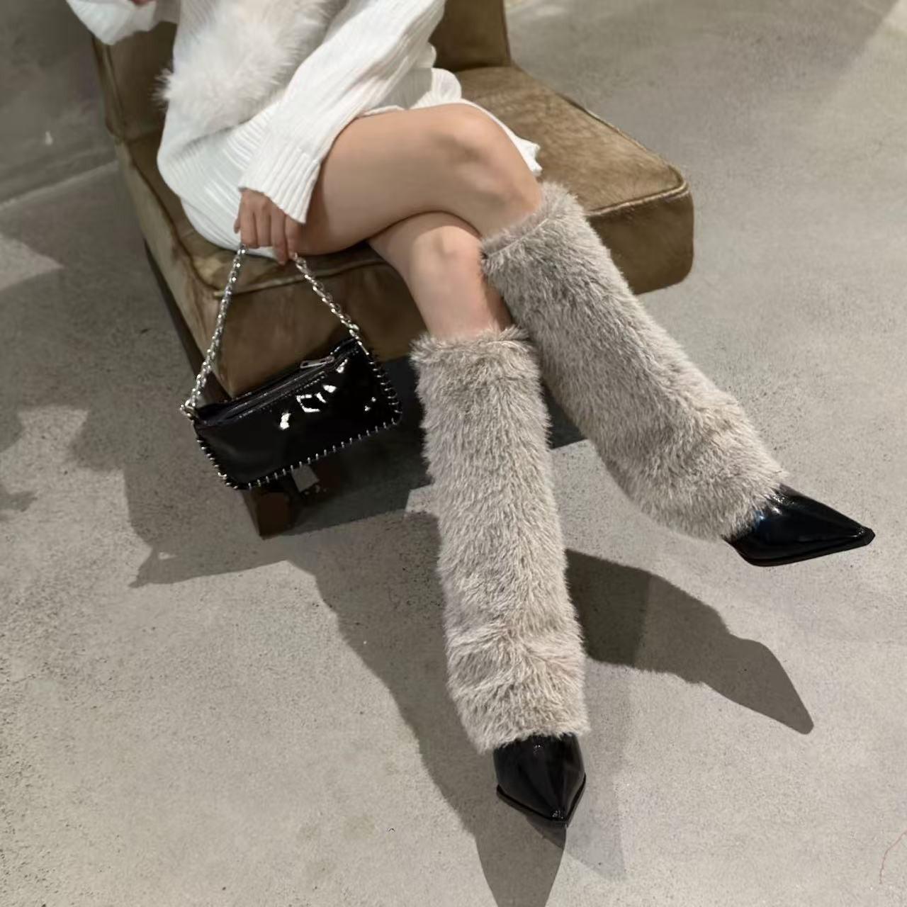

Fashion The 2025 autumn/winter new style of fashionable and warm furry pointed-toe thin-heeled stylish long-sleeved fashion boots 40