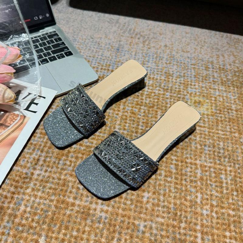 Fashion Women Shoes 2025 New Summer Fashion Non Slip Rhinestone Slippers Outdoor Height Increase Dress Style Women Medium Heel Sandals