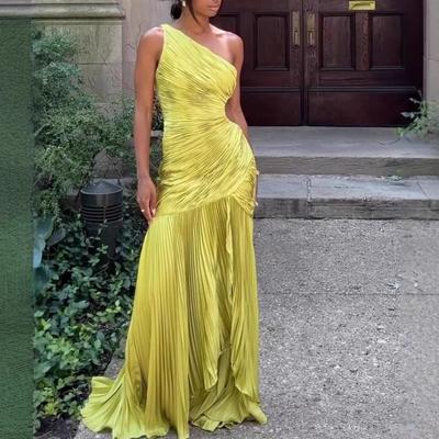 Off-Shoulder Pleated Dress - Women's European & American Fashion, Asymmetrical Waist with Hollow Oblique Collar