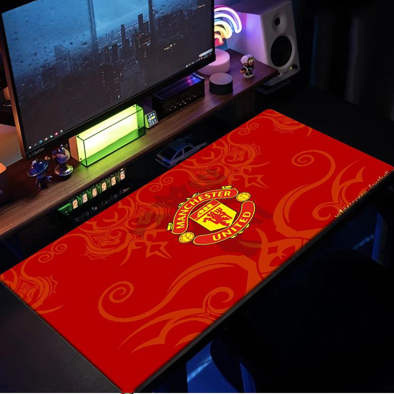 Tappetino per mouse con stemma del Manchester United, base in gomma, tappetino da scrivania per esports, tappetino per mouse per giocatori e uso in ufficio, scrivania da gioco, tappetino facile da pulire