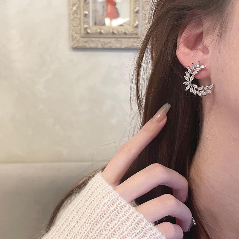 Elegant Zircon Silver Needle Stud Earrings: Minimalist, Versatile, High-End Design for Women