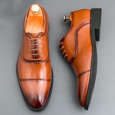Luxuriöse Herren-Kleiderschuhe Klassiker Business-Lederschuhe Bankett-Party-Kleiderschuhe Mode Spitz Hochzeitsschuh Schnür-Oxfords