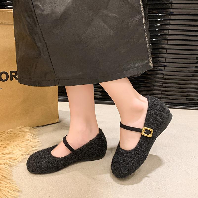

Mao Mao shoes women wear new French retro temperament gentle fairy evening flat bottom round head Mary Jane shoes in autumn and winter 35