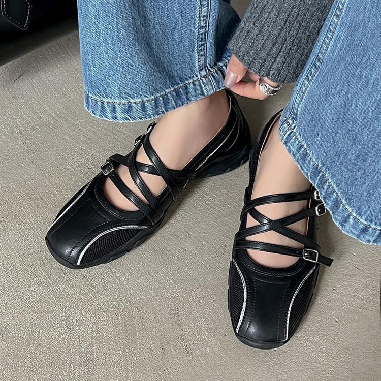 Design sense Internet celebrity women's shoes 2025 autumn new niche with skirt Korean version retro shallow mouth Mary Jane single shoes