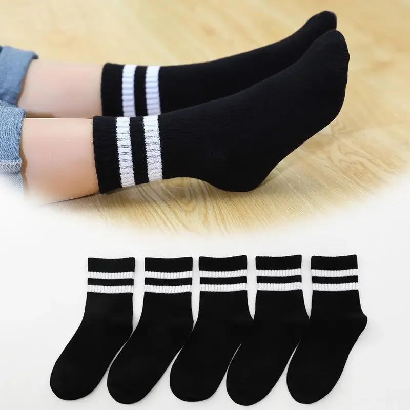

5 pairs of black and white striped socks for children aged 3-13,comfortable,breathable,odor resistant,used for daily sports wear 9-12Years