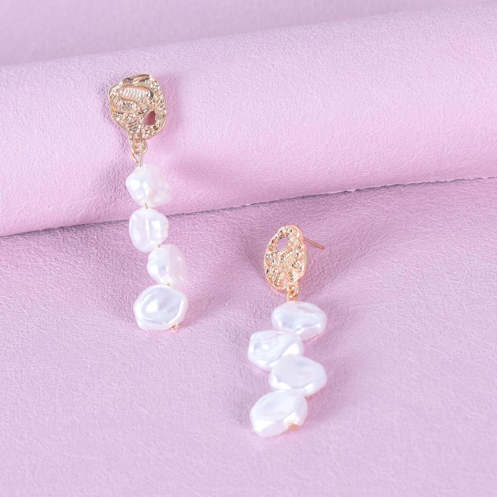 Qifu Baroque Pearl Pleated Earrings: Luxurious Stud and Dangle Design