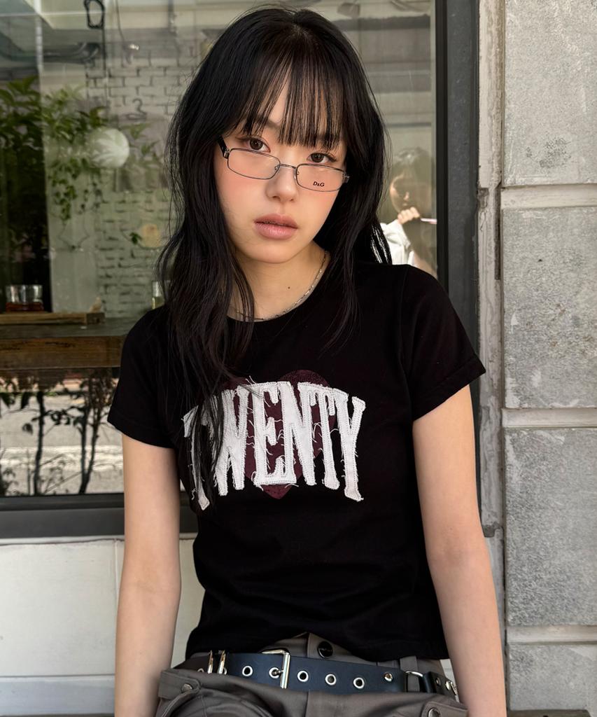 Eontaiteulseoul Untitle Crack Heart Applique Crop Short Sleeve Black