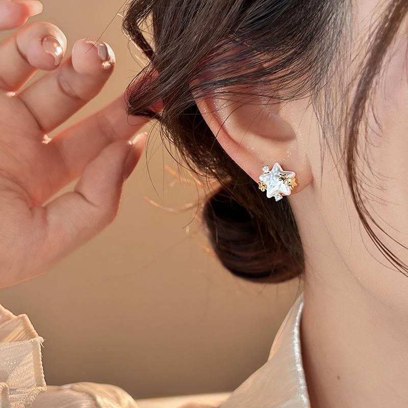 Design Inspired Pearl Pentagram Star Micro Inlaid Zircon Stud Earrings Sweet and Elegant Jewelry Accessories for Women in