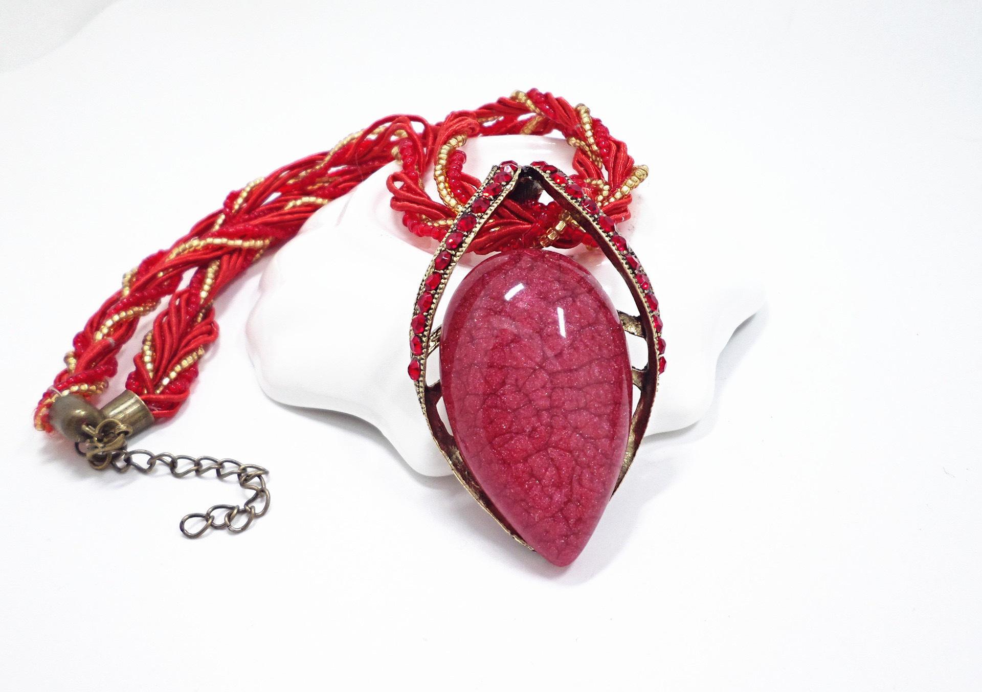 Bohemian Water Drop Pendant Necklace: Retro Ethnic Style Fashion Alloy