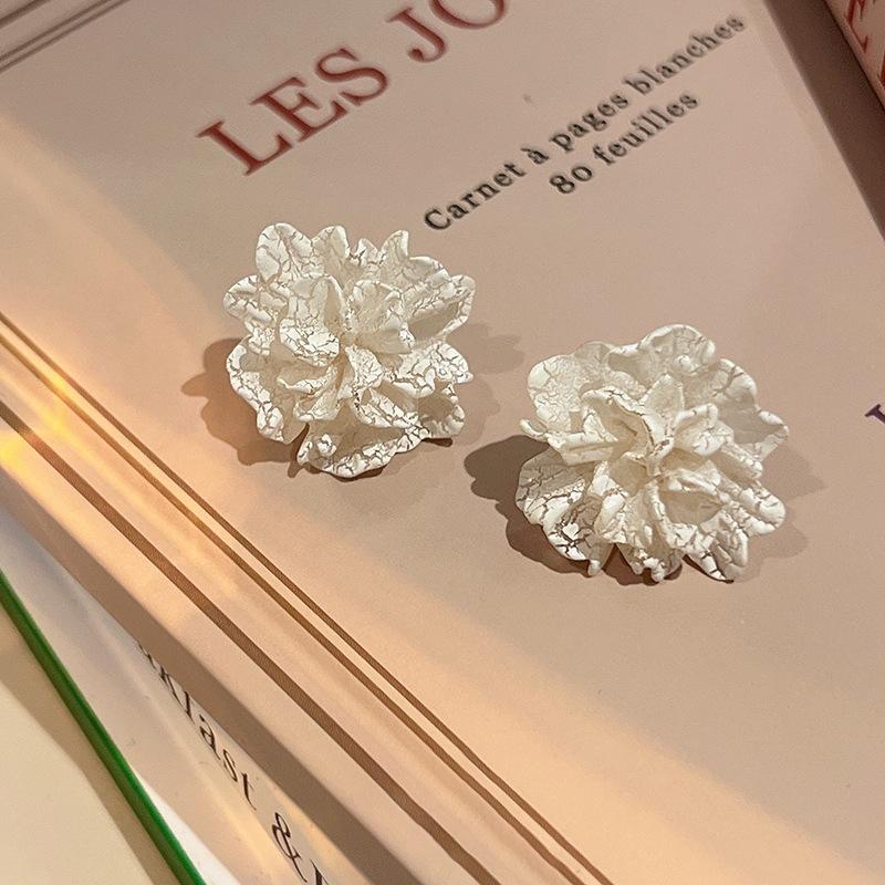 Silver Needle Mori White Petal Earrings Temperament Personalized Design Stud Earrings Flower Earrings