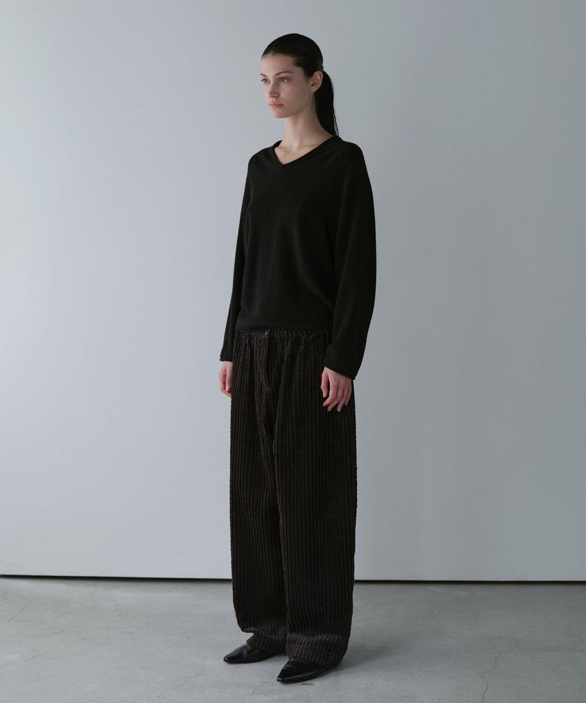 Obeuheden Serene V-Neck Wool Knit (Black)