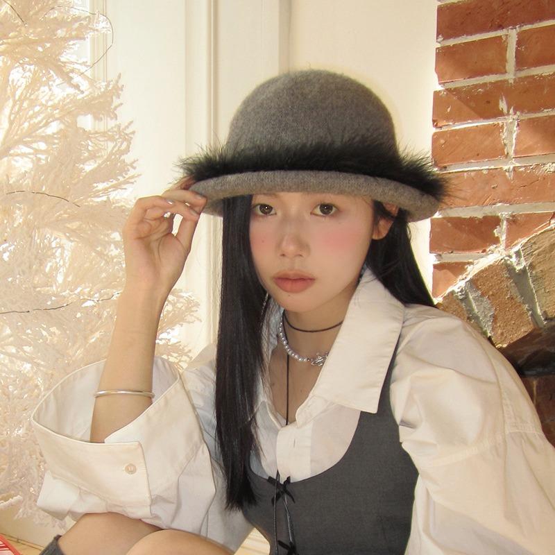 Fashionable Feather British Jazz Hat Children'S Sweet And Cool Street Retro Curled Top Hat Niche Design Concave Basin Hat