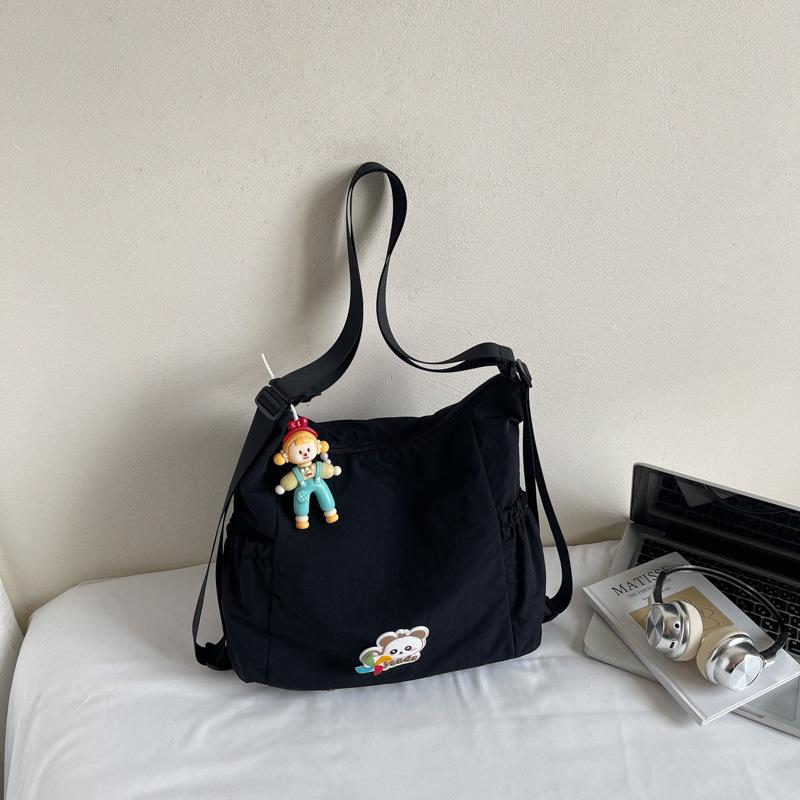 

Large capacity fresh girl tote bag 2025 new niche shoulder commuter bag Korean version multi-functional backpack tide Without pendant