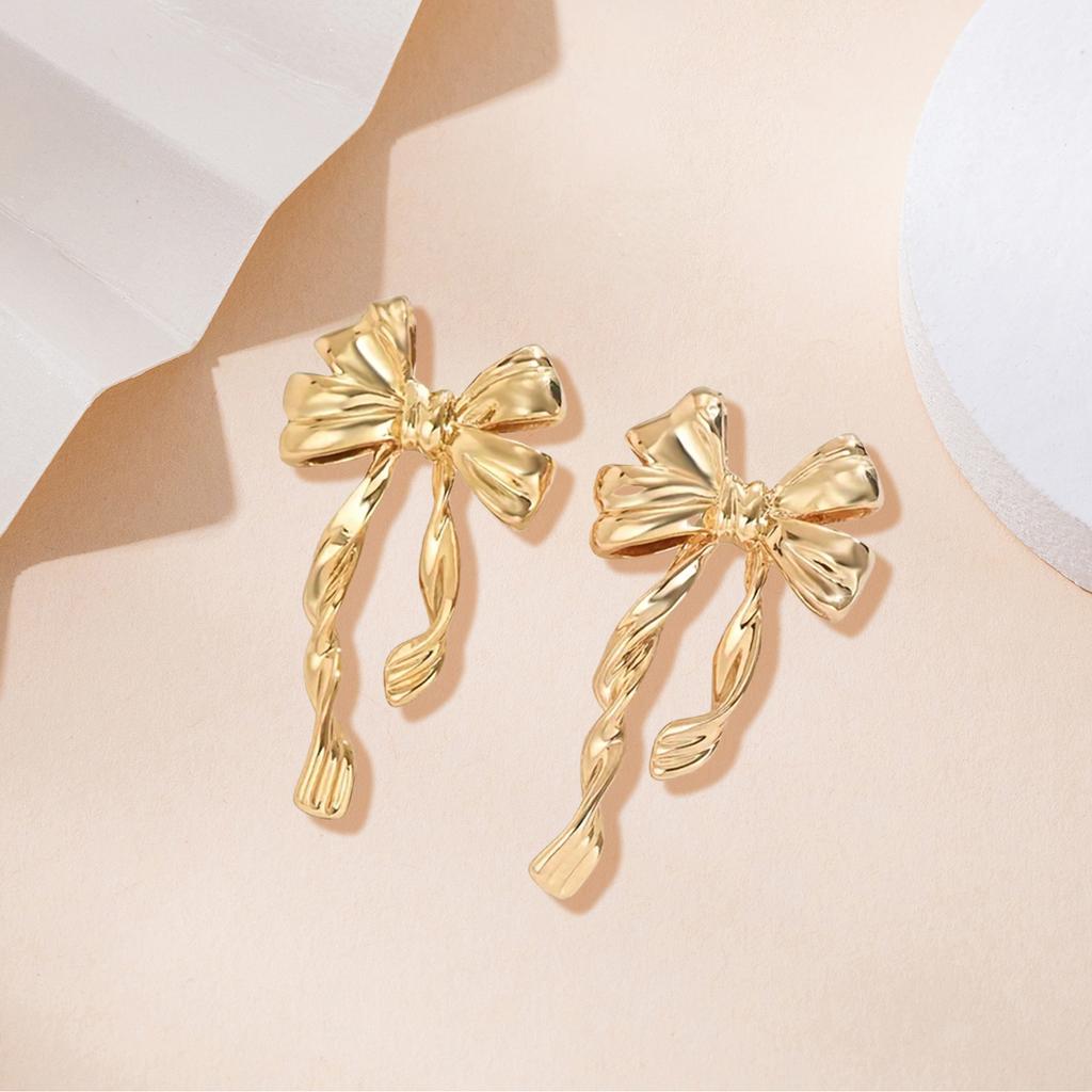 Elegant Bowknot Stud Earrings Vintage Statement Gold Color Earrings Women's Charm Daily Versatile Party Zircon Gifts
