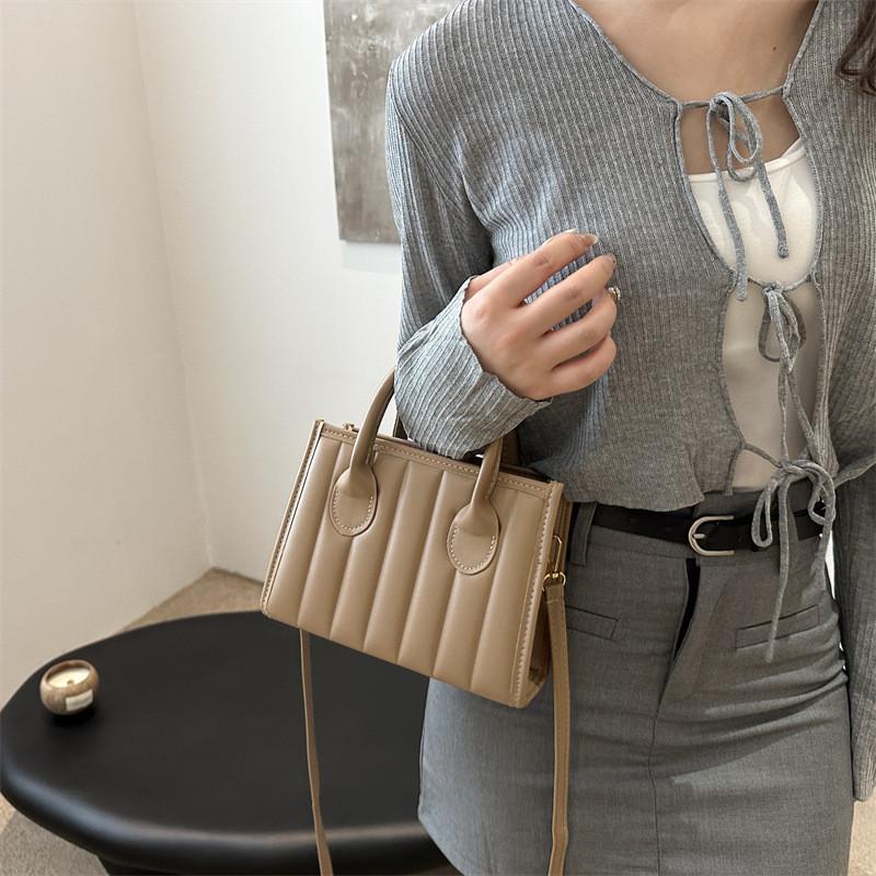 Chic And Versatile Small Square Handbag For Women Perfect For Autumn And Winter