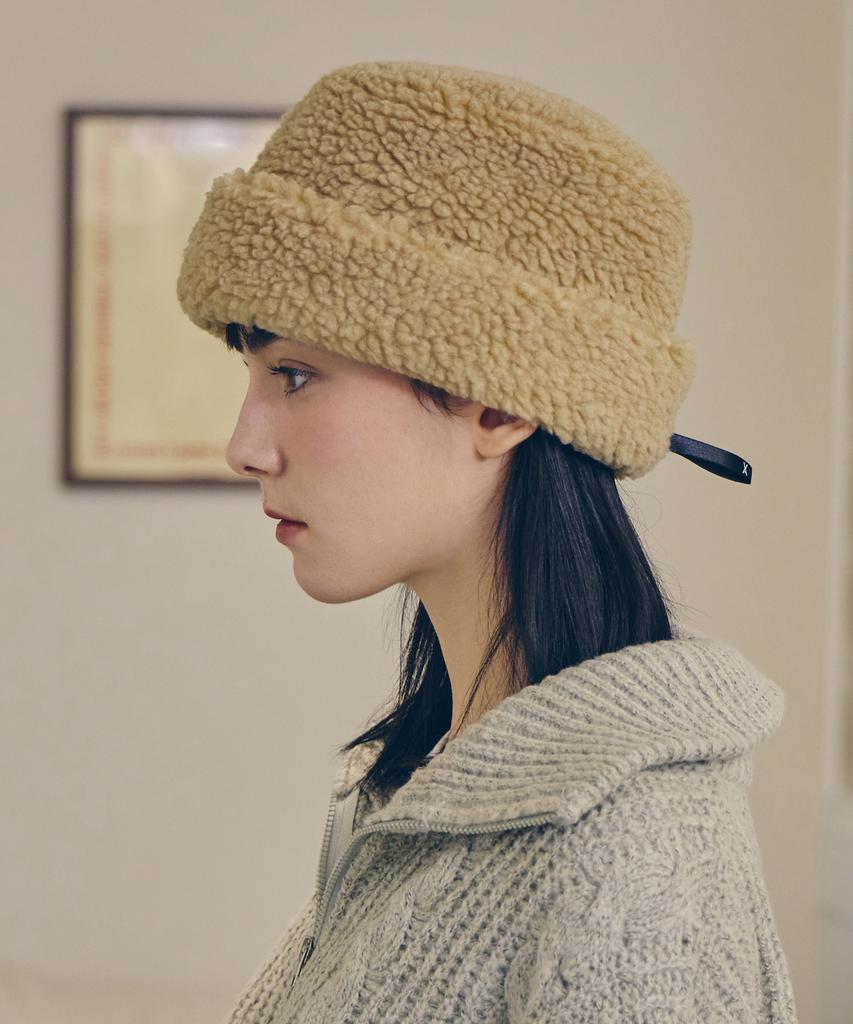 Bajal Va Long Label Fleece Mongolian Bucket Hat Beige