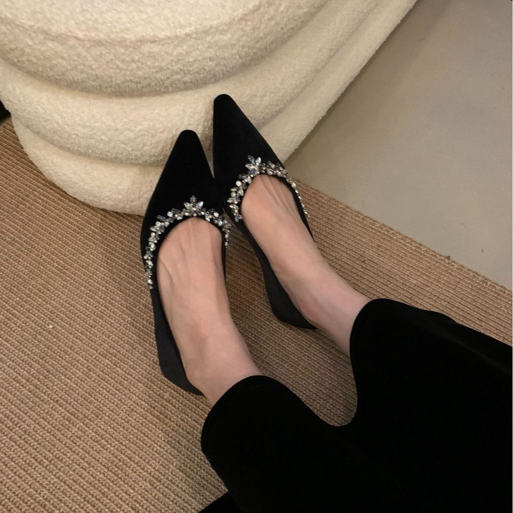 2025 Spring and Autumn New Black Pointed Rhinestone Low Heel Doudou Soft Sole Women's French Sexy Shallow Mouth Single Shoes