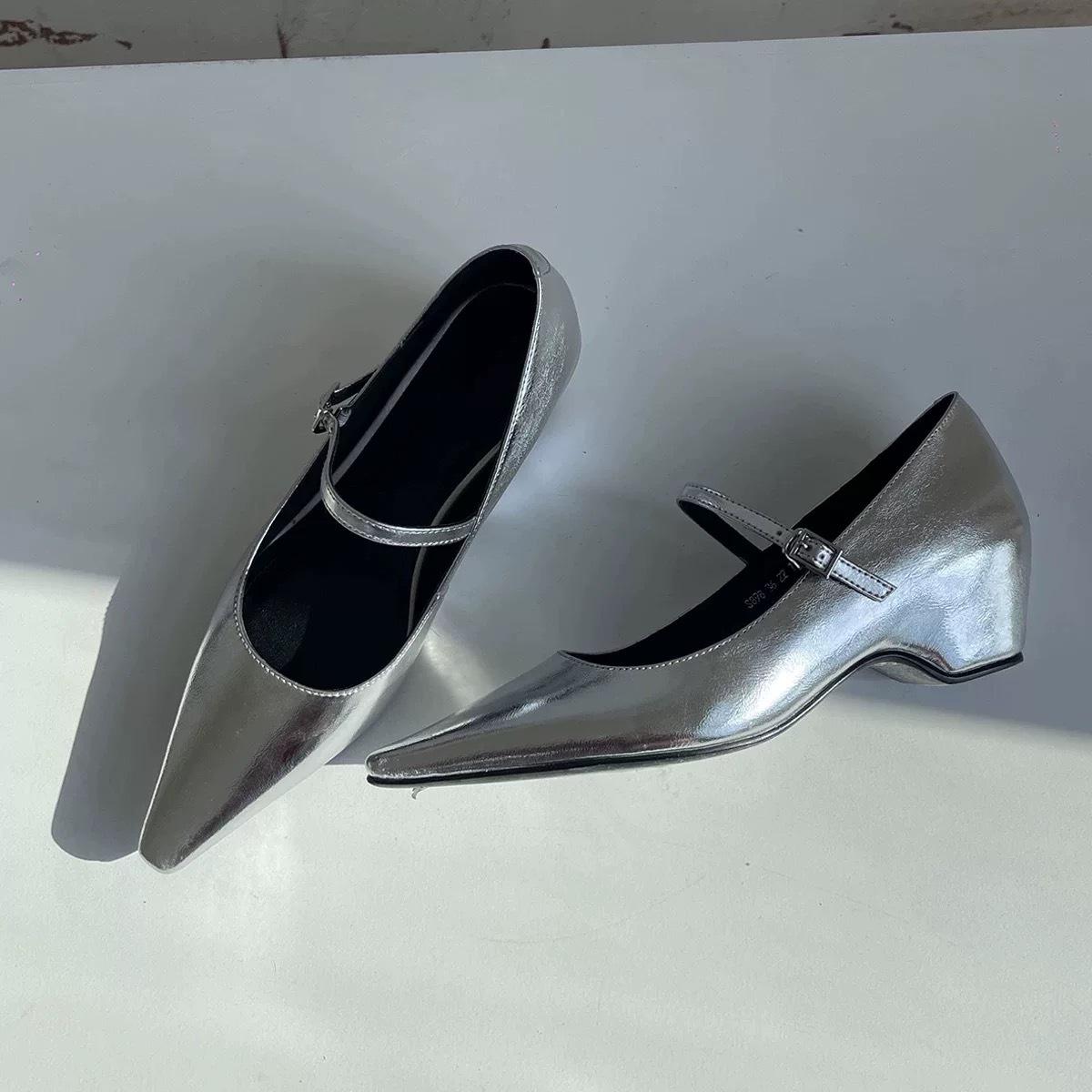 

Sheepskin~ French one-word buckle with thick heel inner height increase Mary Jane shoes women s pointed single shoes light mouth commuter high heels 40