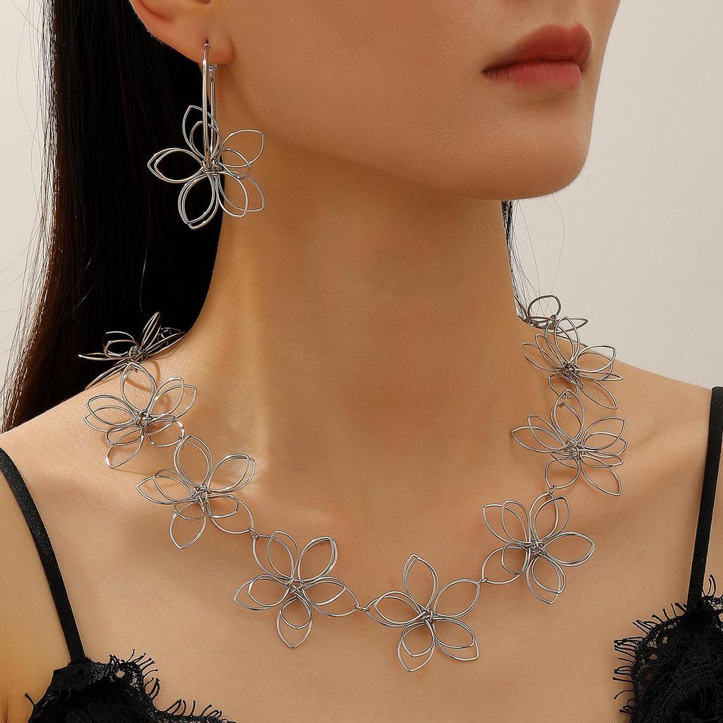 Retro Geometric Hollow Flower Earrings for Women