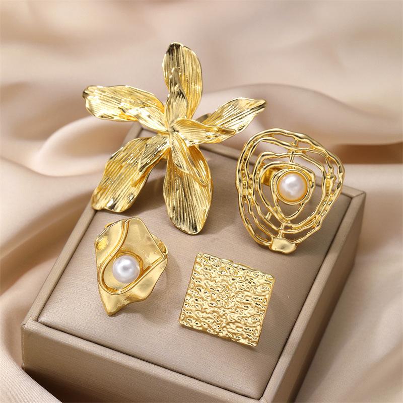 Exaggerated Gold Color Flower Geometric Open Ring Set for Women Personality Imitation Pearl Round Finger Ring Party Jewelry Gift