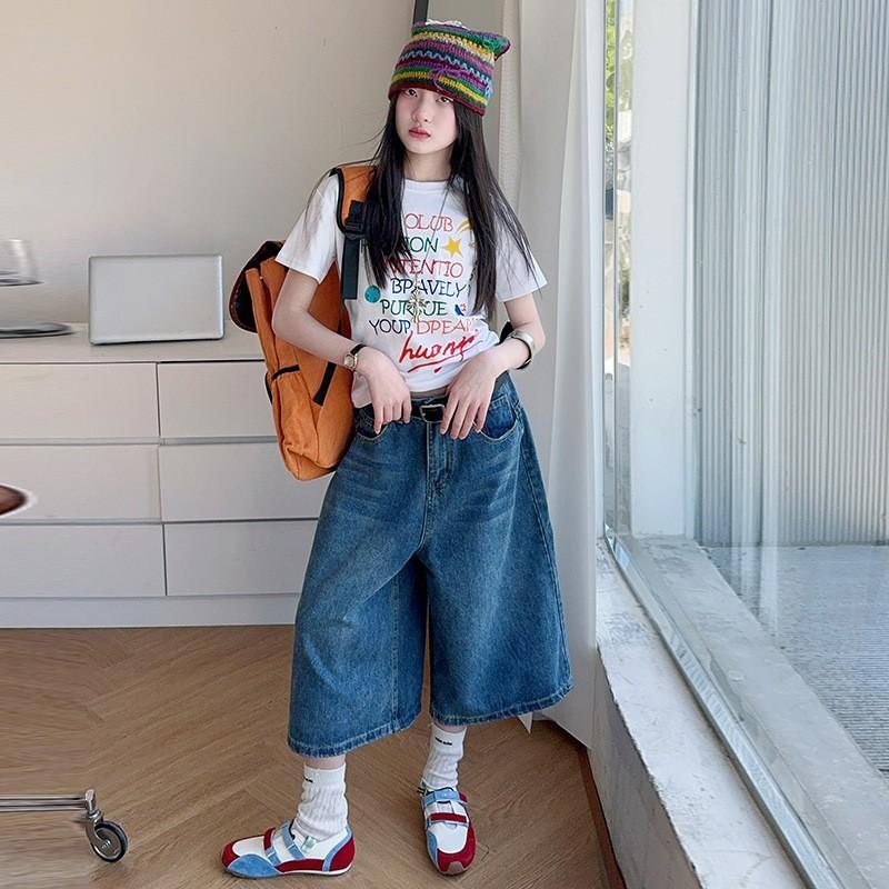 Sommer Set für Mädchen: Großformatiges T-Shirt mit Buchstabenprint + Retro-Jeans in 7/8-Länge Zweiteiliges Set