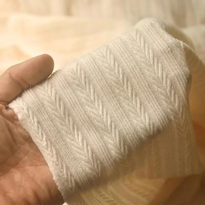 Niedrigelastischer Blatt-Jacquard-Strickstoff aus Polyester und Baumwolle zum Nähen von Winterpullovern, Damenkleidern, DIY-Bekleidungsstoff