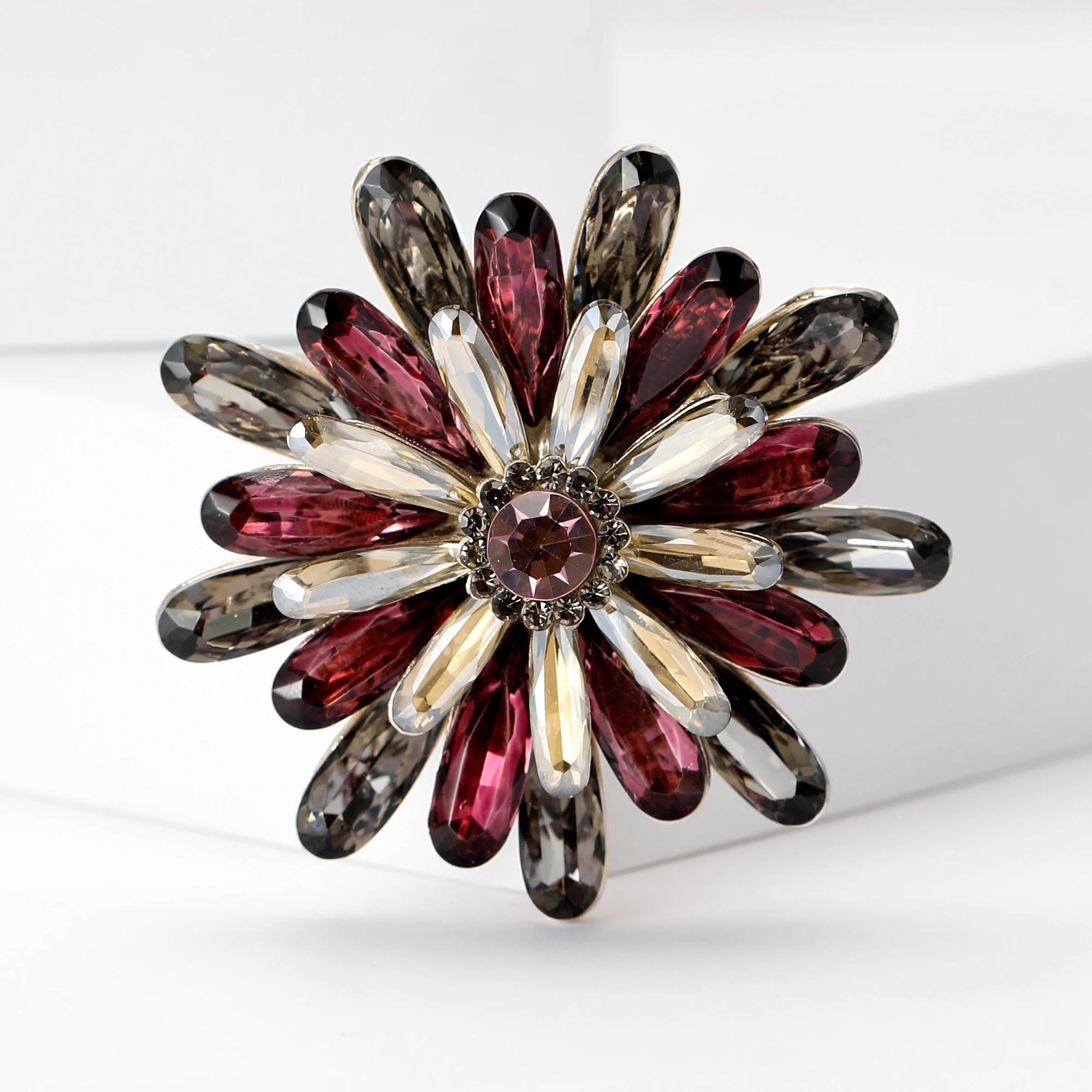 

Rhinestone Flower Brooches for Women Unisex Trendy Multicoloured Crystal Glasses Pin Office Party Friend Gifts Accessories
