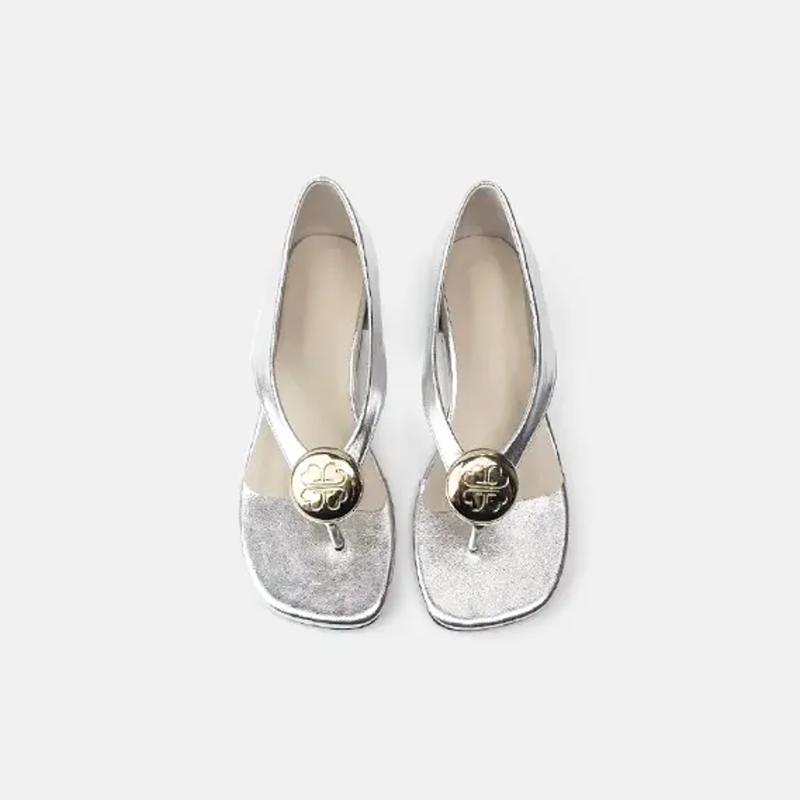 

Fashion Niche Design Touching Lettered Sandals for Women in The Summer of 2025, Versatile Vacation Flat Sandals for Outerwear 40 серебряный