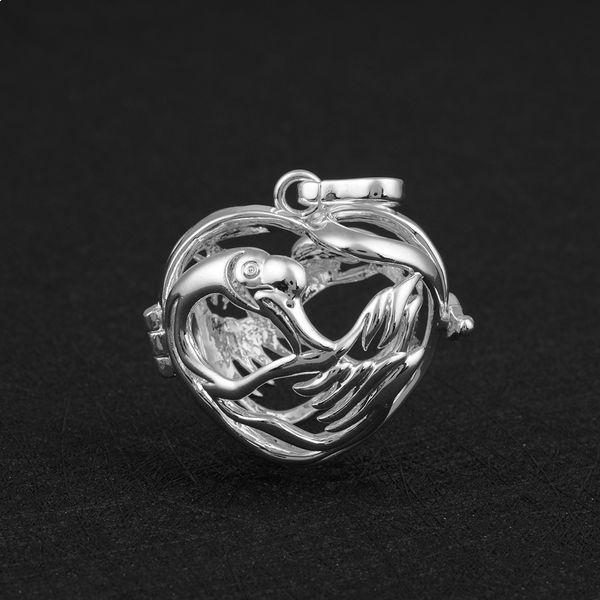 Schwanenherz-Schwangerschaftsbola mit rosa Glöckchen