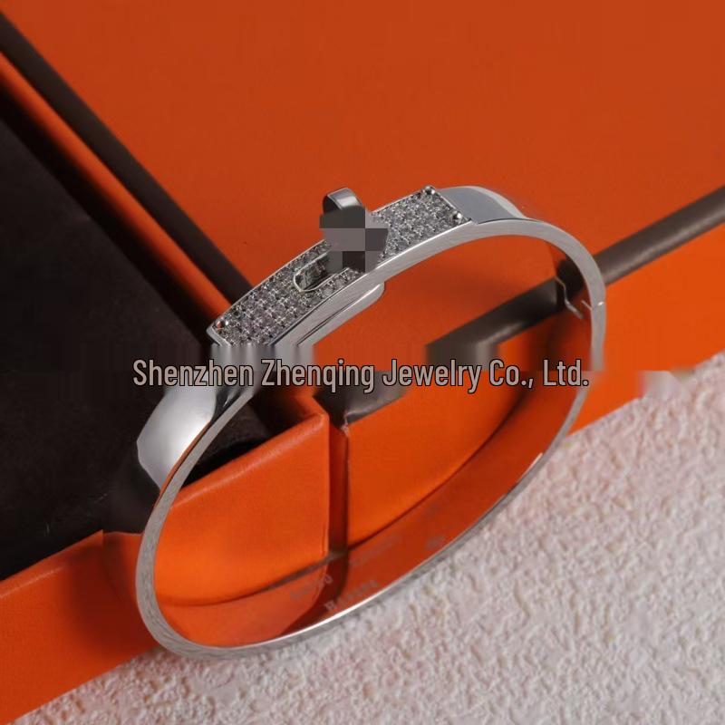 Elegantes H-Armband in Schweinenase-Form mit eingefassten Diamanten – leicht, luxuriös, vielseitig