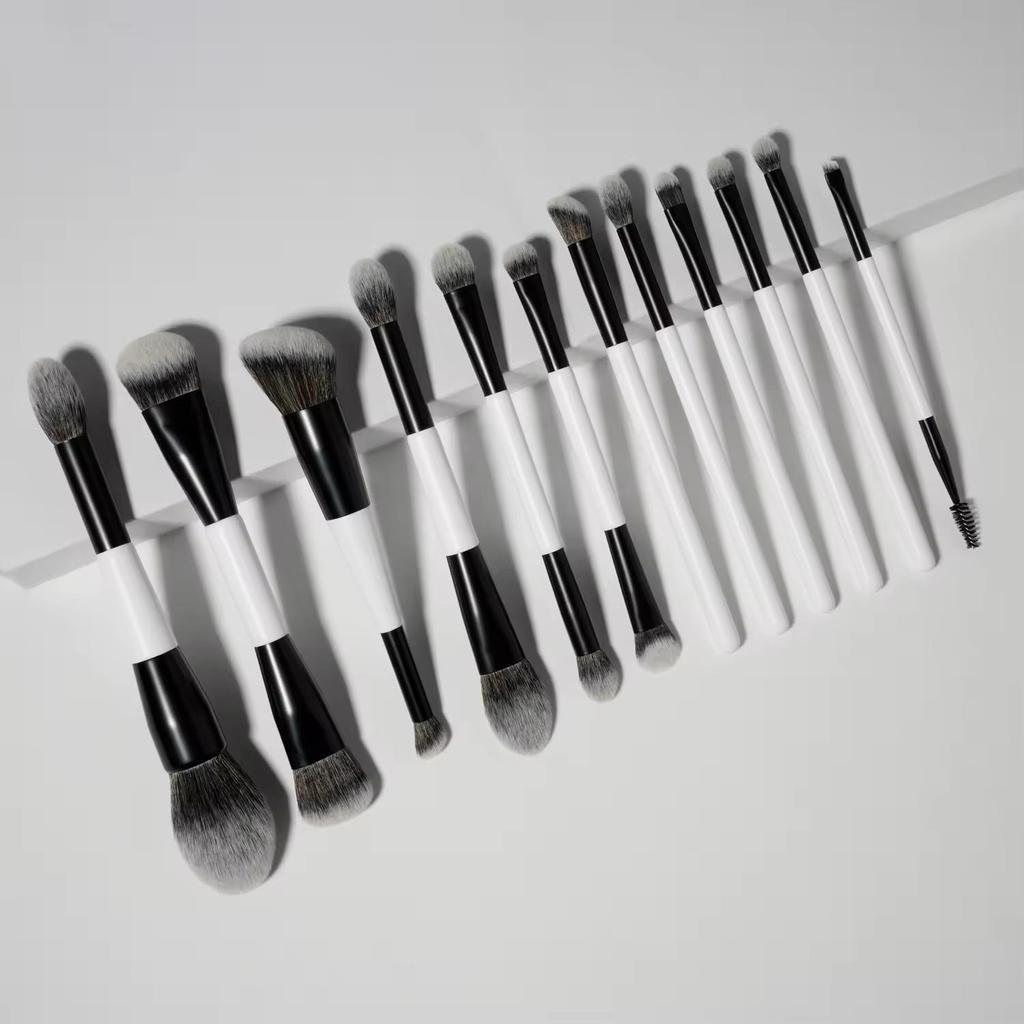 Dual-Ended Foundation & Blush Brush for Contour and Nose Shadow - Soft Hair, Black and White Design