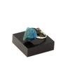 Pierres et Minéraux. Bague Apatite bleu neon brut plaqué argent. 13.76 ct. Taille réglable.