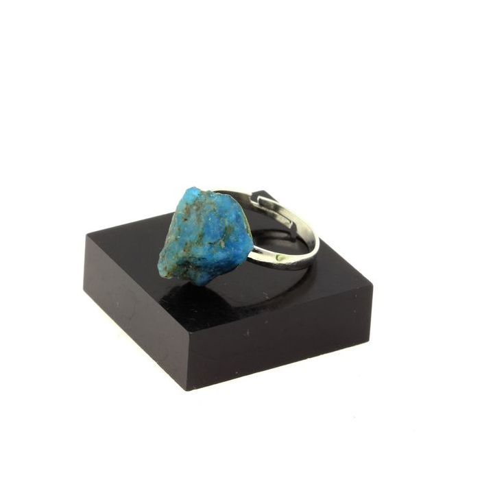 Pierres et Minéraux. Bague Apatite bleu neon brut plaqué argent. 13.76 ct. Taille réglable.