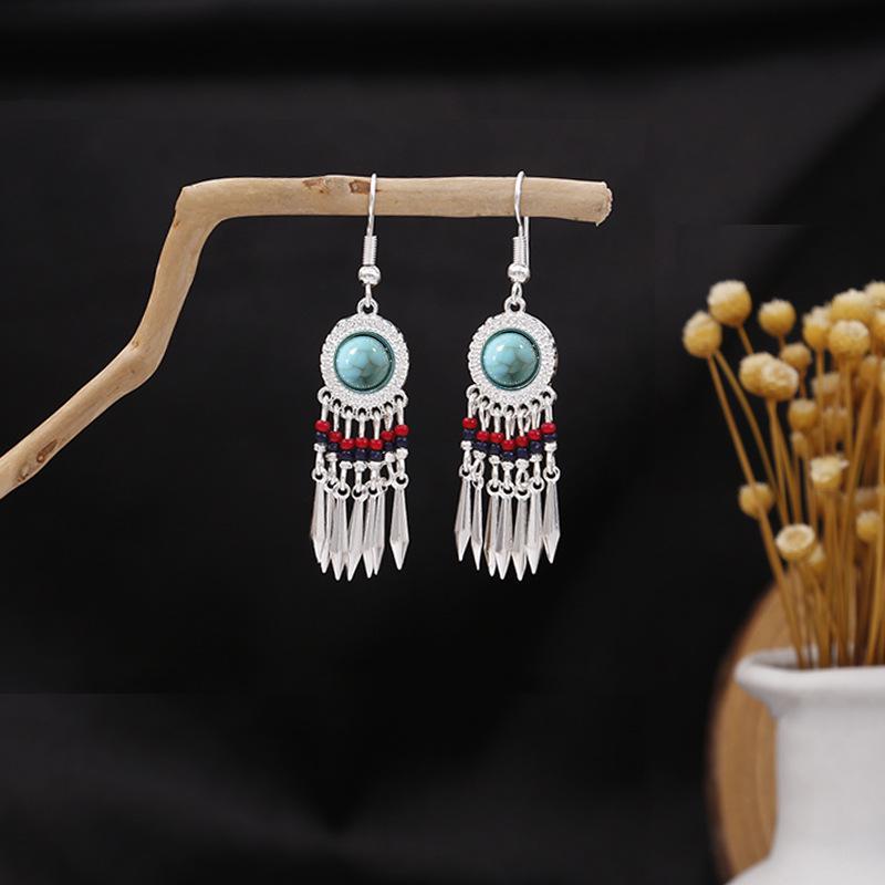 Boucles d'oreilles pendantes à pompons de plumes ethniques - Style argent Miao imitation, article touristique populaire, design mignon de haricot.