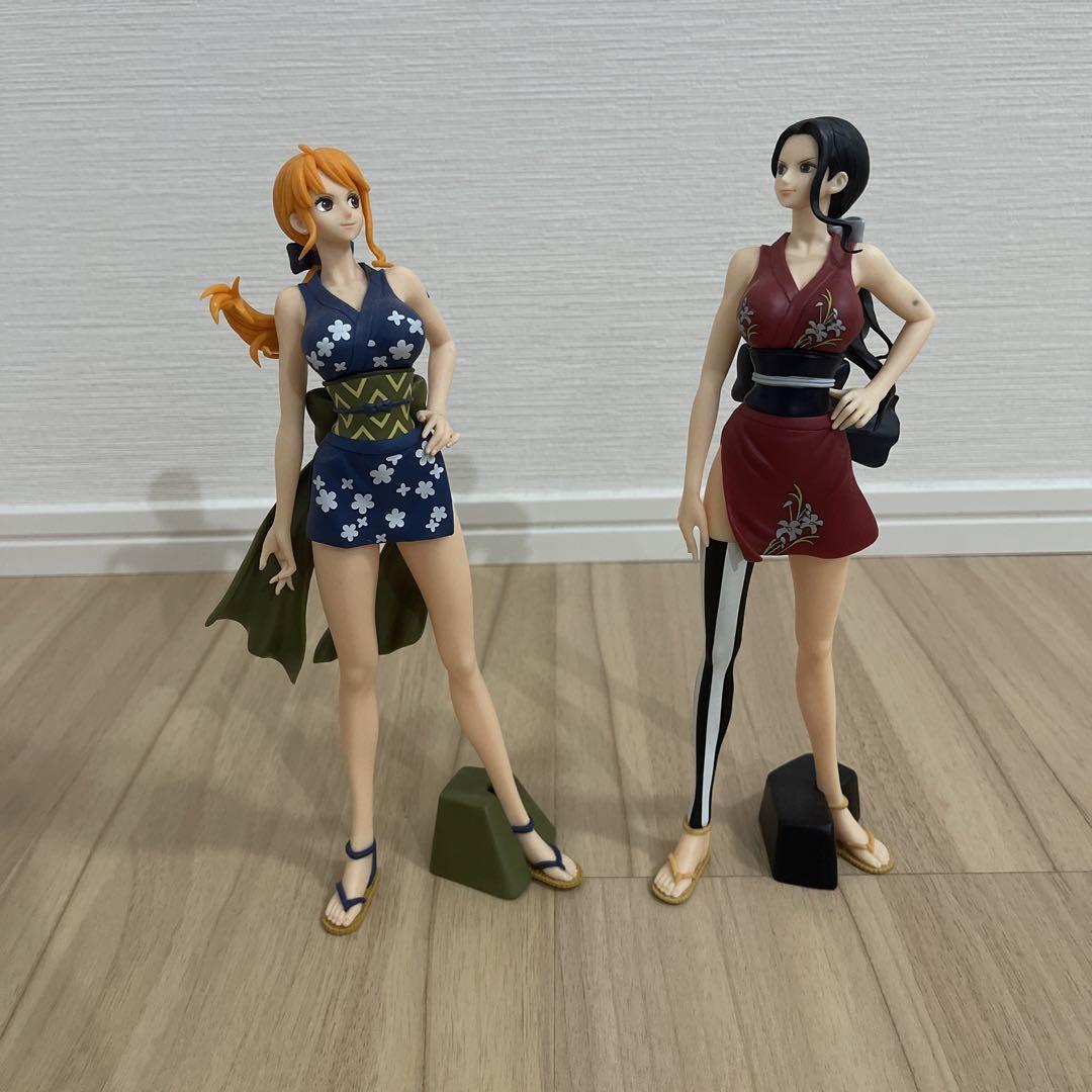 

[USED] One Piece Figures (Nami and Robin)