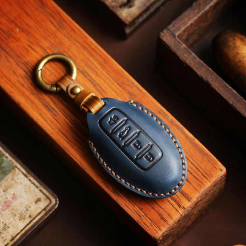 For Nissan X-Trail Qashqai Tiida Teana Sentra Car Key Cover Genuine Leather Smart Key Protective Cover Keychain Car Accessories