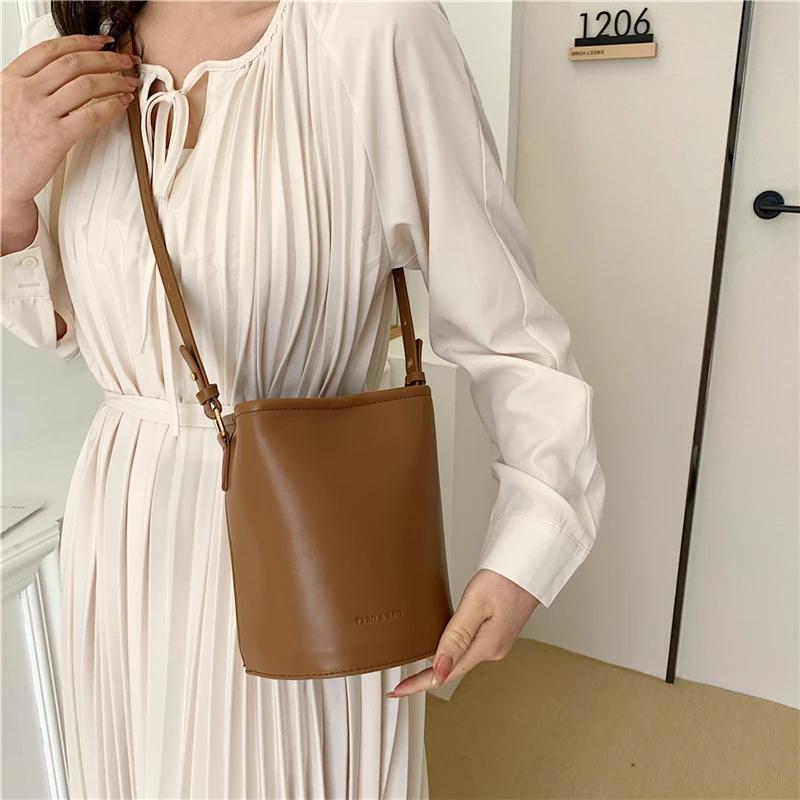 Women's PU Leather Crossbody Bags Contrasting Colors Casual Solid Trendy Lock Bucket Type
