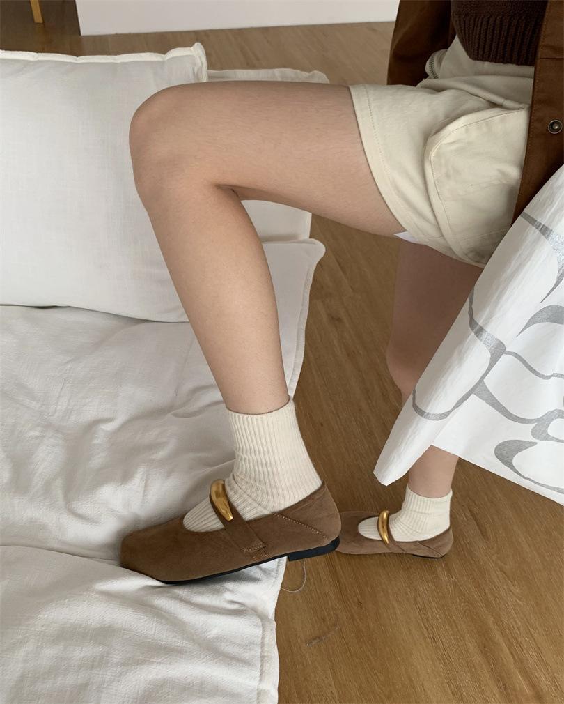 

Niche literary style metal flat Mary Jane shoes women s 2025 European station retro temperament single shoe trend 39 хакі