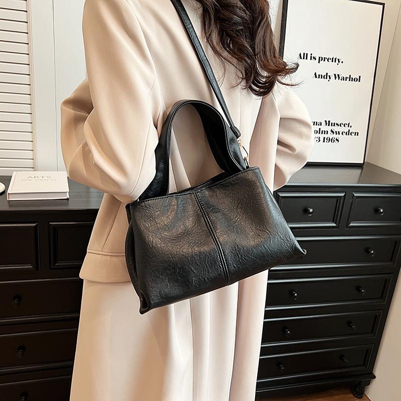 Enkel Retro PU Läder Handväska Höst Vinter Texturerad Mångsidig Dam Axelväska Populära Dam Crossbody Väskor