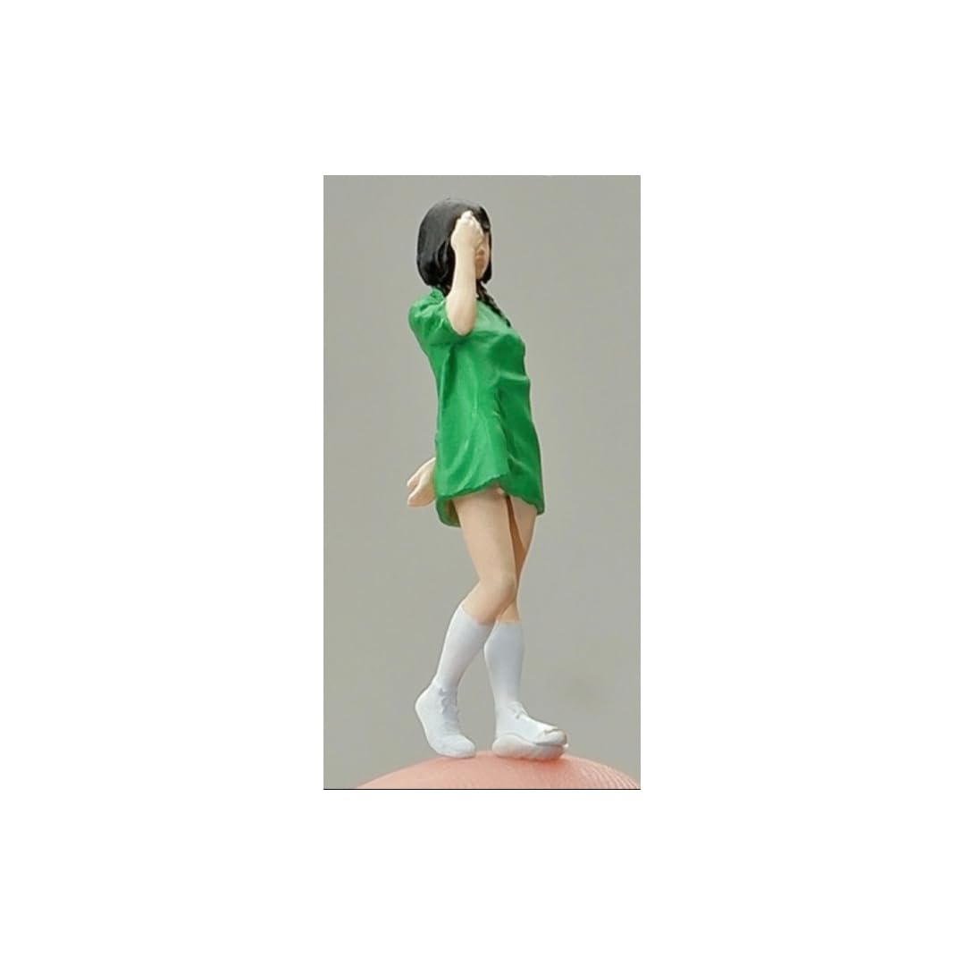 

1/64 scale figure of a girl in casual clothes, model kit, diorama, miniature car, 22223376 [parallel import]