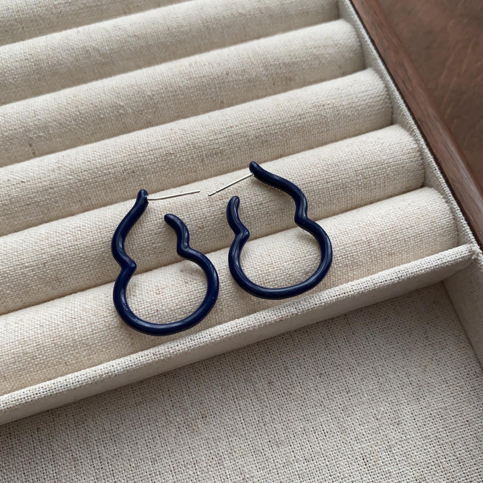 Classic gourd oil drip earrings three-dimensional minimalist fashion personalized high-end earrings retro simple daily commuter earrings