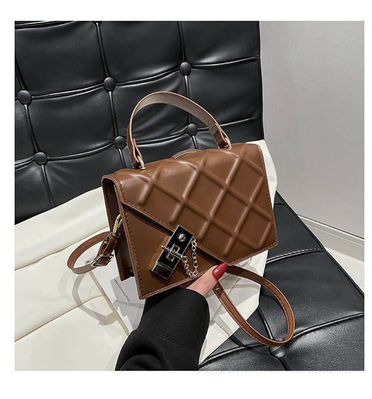 

2025 new portable messenger texture indentation rhombus trend foreign style solid color shoulder small square bag women s bag коричневый