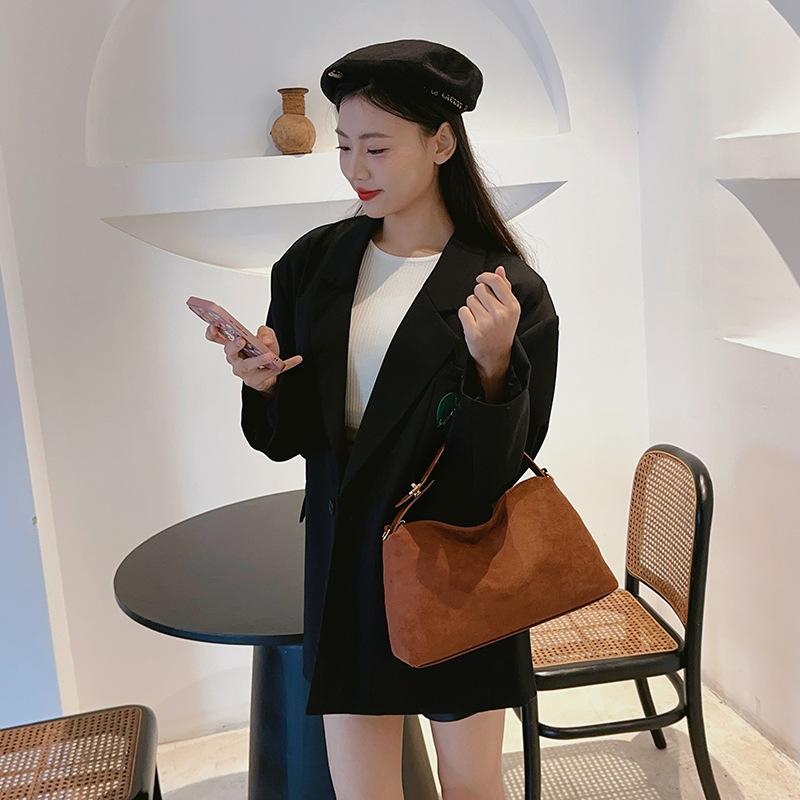 2025 new tote bag dumpling bag women's retro trendy fashion shoulder armpit bag large capacity versatile commuter pillow