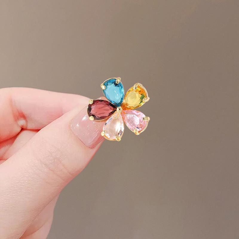 Anti-light brooch buckle artifact luxury temperament crystal flower brooch mini invisible fixed clothes neckline pin