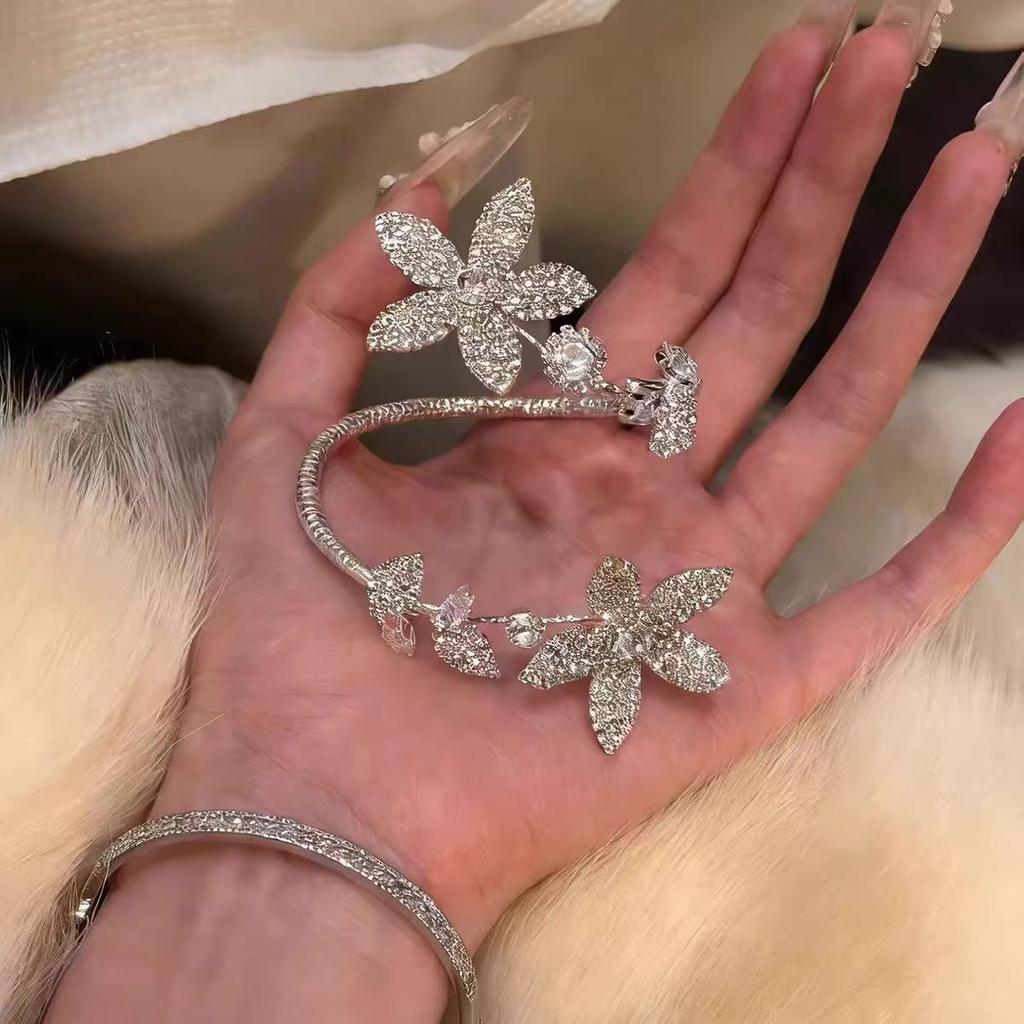 Flash diamond flower bracelet fashion temperament wind bracelet niche versatile light luxury high-end jewelry