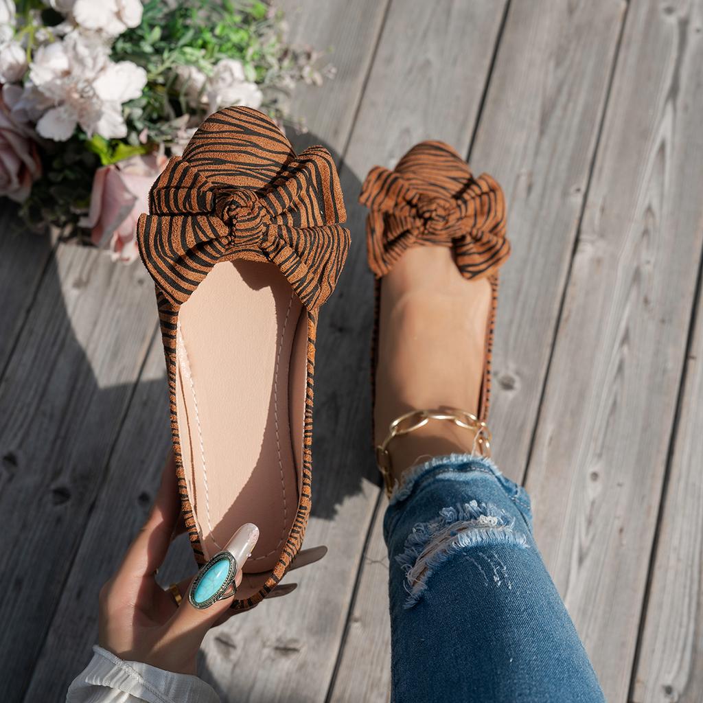 Women Flats Shoes Spring Autumn 2026 New Shoes Women Fashion Lightweight Flat Loafers Shallow Comfortable Outdoor Sneakers Women