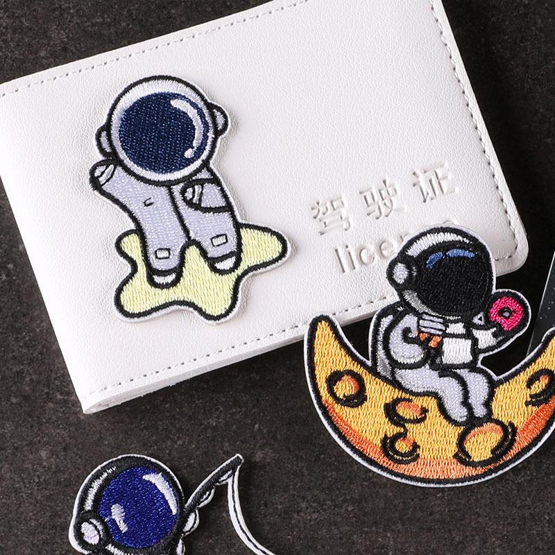 Vyšívací štítek planeta kreslený astronaut nášivka odznak vyšívací nálepka ruční účet samolepicí látková nálepka