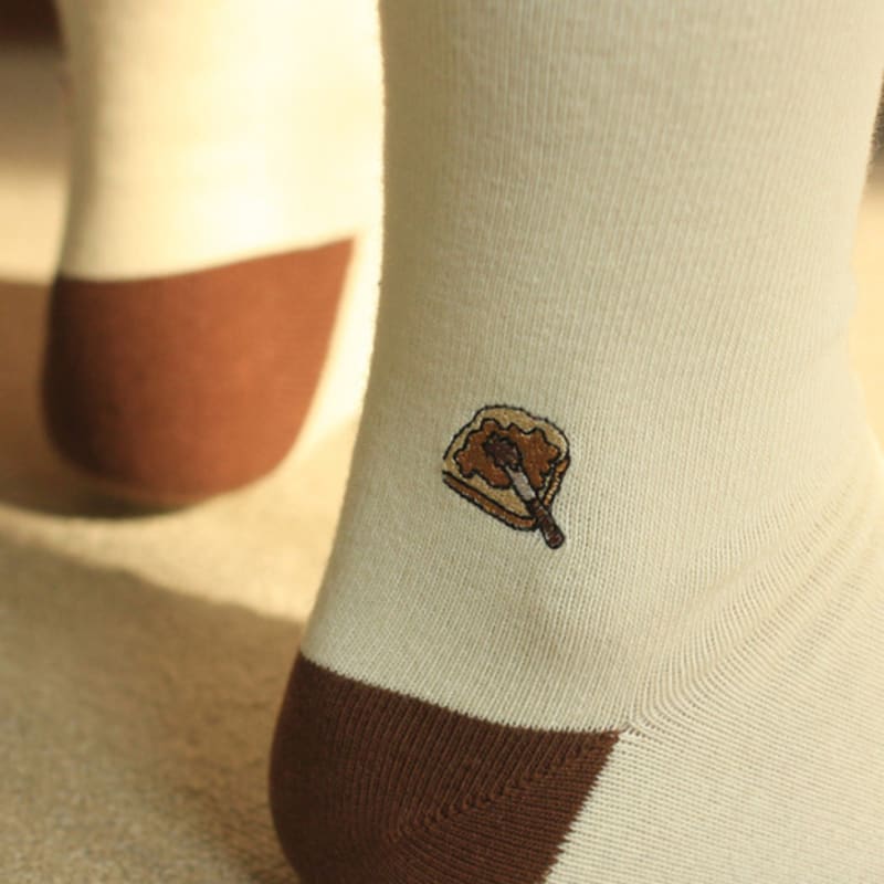 SNOOZY Schoko-Marmelade Bestickte Socken (Beige Braun)