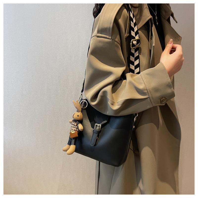 Tooxika Popular Small Bag For Women, New Style, Fashionable Wide-band Messenger Bag, Popular Niche Design Bucket Bag